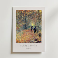 Bozetto "Claude Monet The Hunt Poster" föreställer människor som promenerar på en trädkantad höstväg, med Monets namn och konstverkets titel tryckt under bilden.