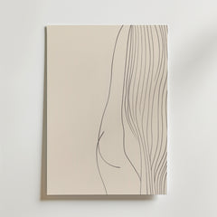 Minimal Nude Silhouette Poster från Bozetto visar elegant linjebild av en kvinnlig rygg och böljande hår på premiumpapper med en matt yta, som blandar minimalistisk stil och raffinerad enkelhet på en beige canvas mot vitt.