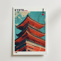 Bozetto Kyoto Skyline Pagoda Poster har en snygg, modern design med djärva färger, japansk text, ett traditionellt rött tempel i Kyoto under en blå himmel med moln, som fångar klassisk japansk elegans.
