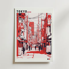 Bozetto Modern Tokyo Poster har en stiliserad röd och vit gatuscen med fotgängare, kraftledningar, höga byggnader, japanska skyltar och "TOKYO JAPAN" högst upp, vilket återspeglar japansk design.