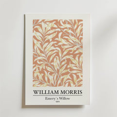 Bozetto William Morris Emery's Willow Poster har en botanisk design med blad i kräm och beige på persika - perfekt för att skapa lugna toner och naturens balans i ditt rum.