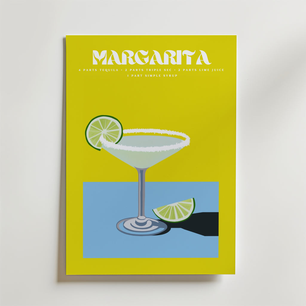 Bozetto Margarita Cocktail Poster är tryckt på premiumpapper och visar ett saltkantat glas med limefrukter på en gul och blå bakgrund. Margarita receptet finns högst upp på denna livfulla väggkonst.