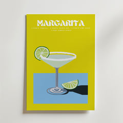 Bozetto Margarita Cocktail Poster är tryckt på premiumpapper och visar ett saltkantat glas med limefrukter på en gul och blå bakgrund. Margarita receptet finns högst upp på denna livfulla väggkonst.