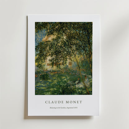 Claude Monet Relaxing In The Garden Poster by Bozetto är tryckt på premiumpapper med matt yta och visar den solbelysta trädgårdsscenen från 1876 med två personer som kopplar av under ett lövträd.