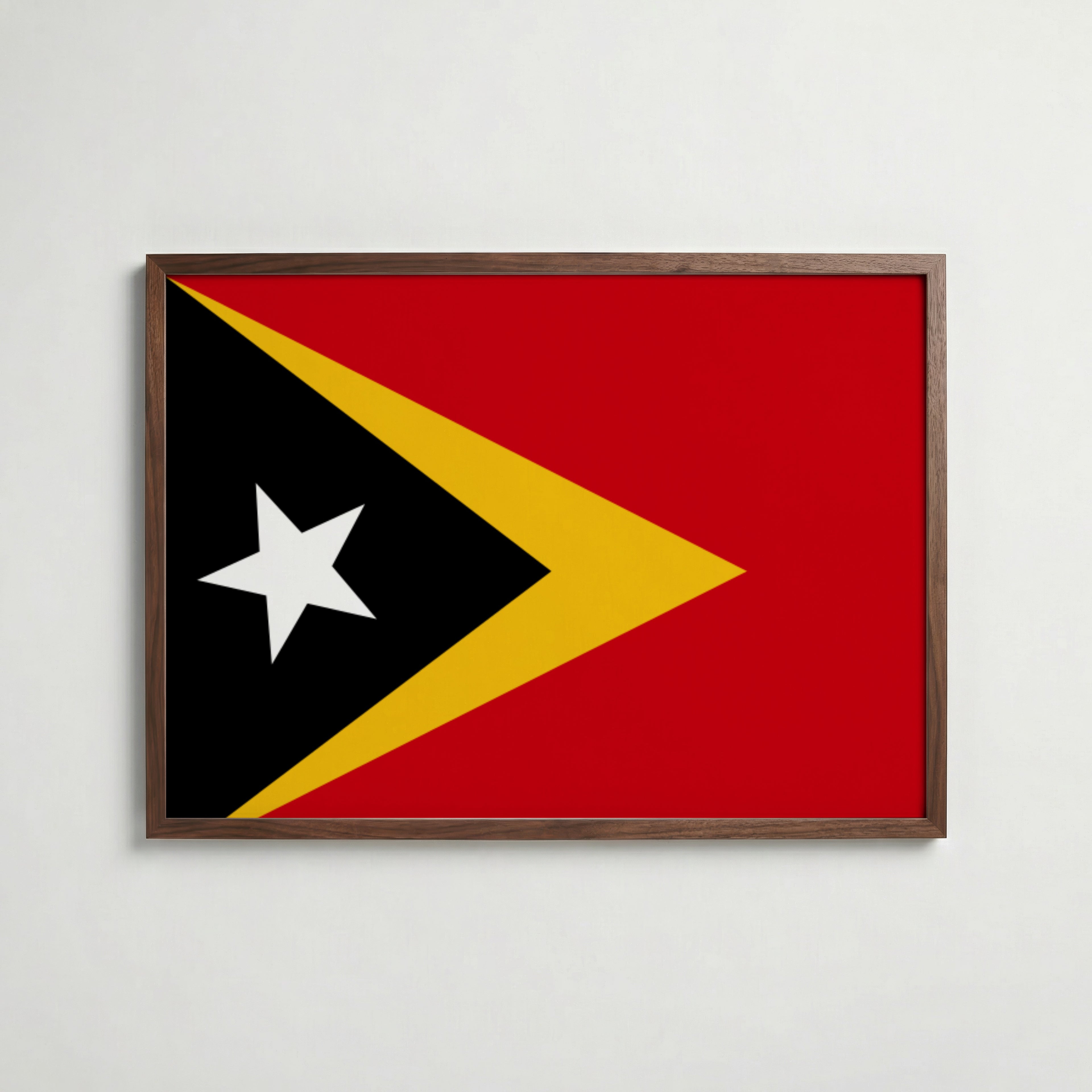 East Timor National Flag Poster i valnötsram – varm konstaffisch för hemmet från Bozetto