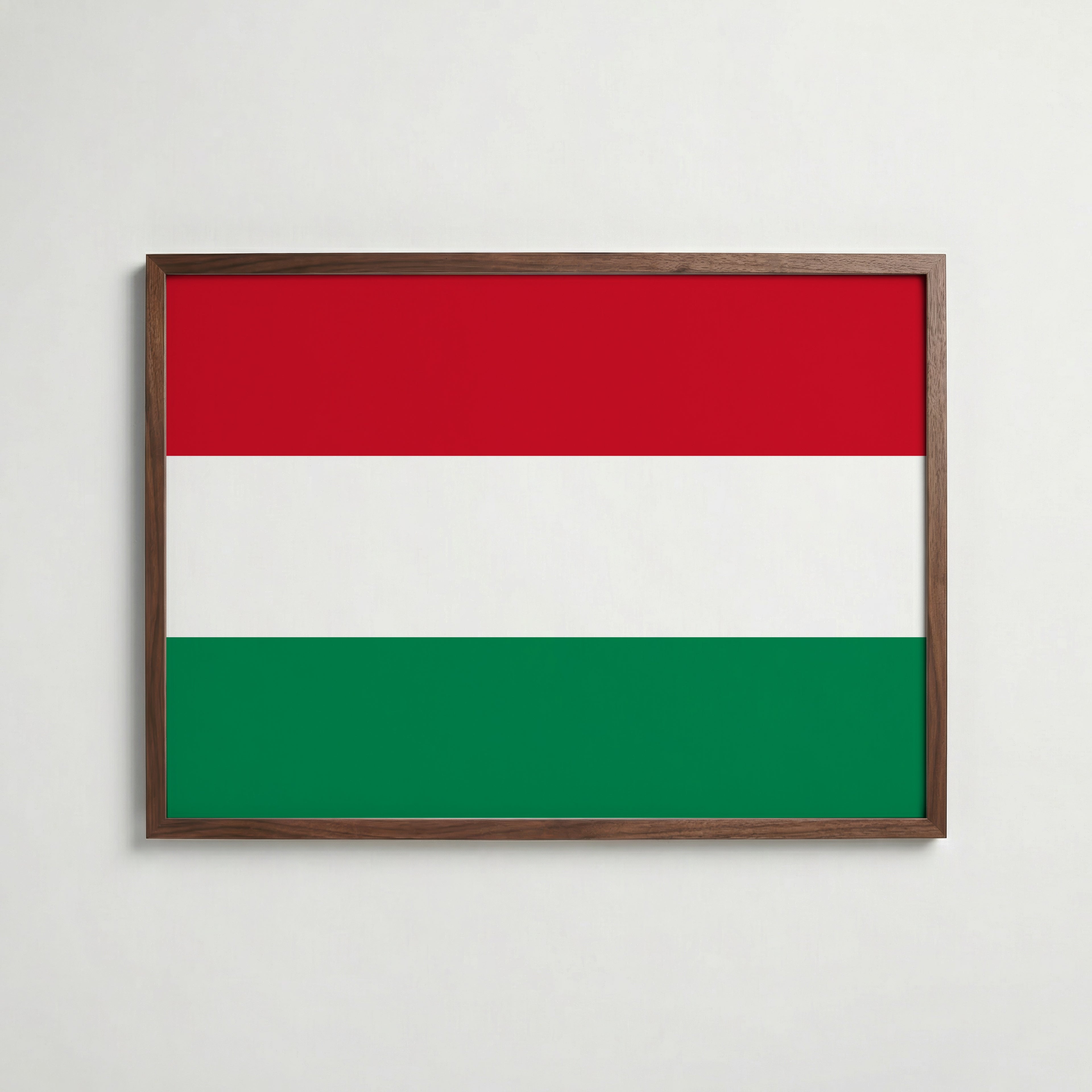 Hungary National Flag Poster i valnötsram – varm konstaffisch för hemmet från Bozetto