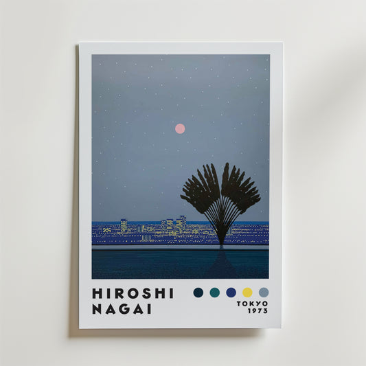 Bozetto Hiroshi Nagai Moon Over City Poster visar en tropisk stadsbild, palm, stjärnhimmel och rosa måne. "Hiroshi Nagai, Tokyo 1973" visas längst ner med fem färgprover.