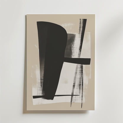 Bold Abstract Shapes Poster by Bozetto har djärva svarta kantiga former och texturerade penseldrag på beige, tryckt på premiumpapper med matt yta för en modern, minimalistisk look - perfekt mot en vit vägg.