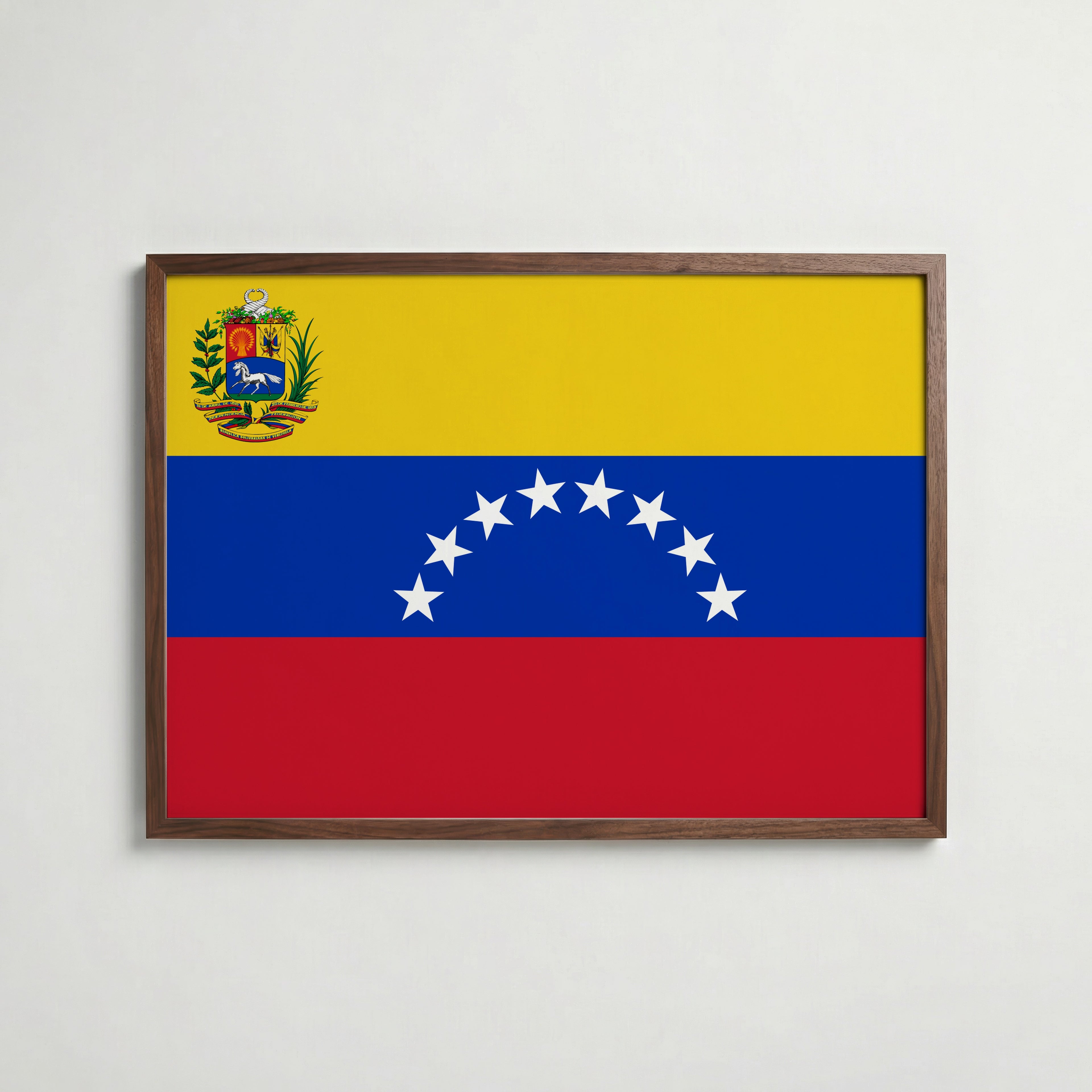 Venezuela National Flag Poster i valnötsram – varm konstaffisch för hemmet från Bozetto