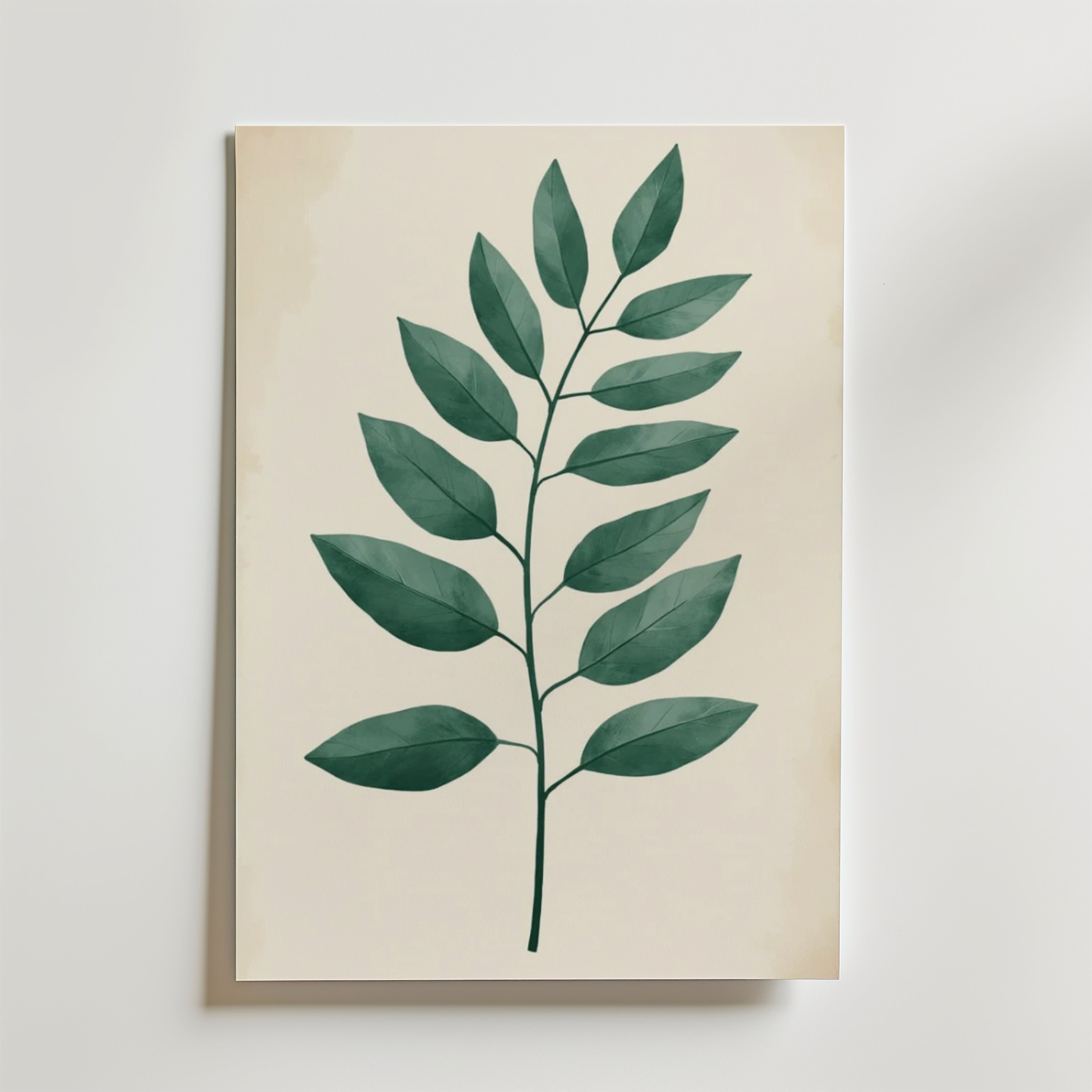 Single Green Leaf Poster från Bozetto visar en minimalistisk lövgren på ljus beige, tryckt på FSC-certifierat premiumpapper - perfekt för att inreda och ge en naturlig touch till alla rum.