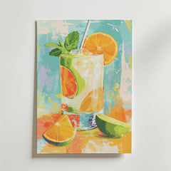 Golden Citrus Fizz Poster från Bozetto visar en cocktail med is, lime, apelsinskivor och mynta, bredvid citrusklyftor på en abstrakt bakgrund - perfekt för att ge färg till ditt rum.