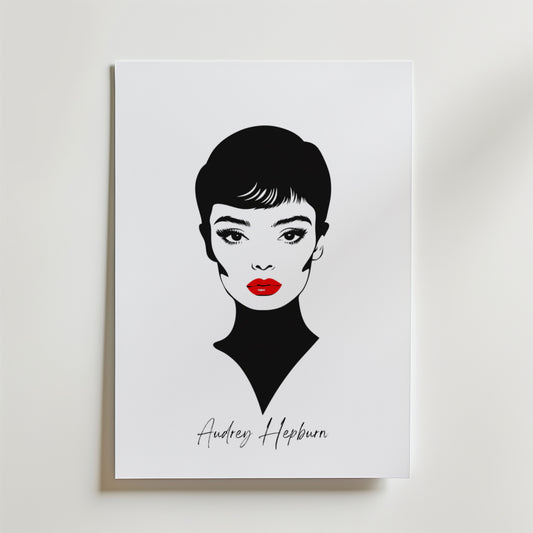 Den tidlösa Audrey Hepburn Postern från Bozetto har en minimalistisk svartvit design av Audrey med kort hår, djärv eyeliner och röda läppar på matt papper. "Audrey Hepburn" är elegant skrivet under och skapar en klassisk, tidlös look.