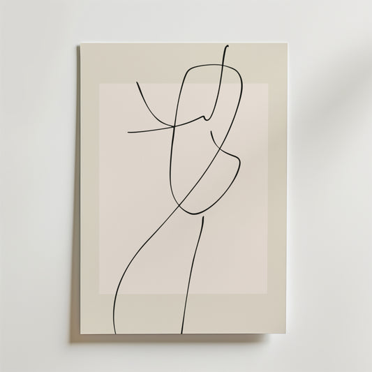 Bozetto Graceful Motion Poster visar en enda svart linje som bildar en abstrakt människofigur på mjuka beige och ljusrosa toner. Affischen är tryckt på premiumpapper och är perfekt för att tillföra minimalistisk elegans till alla utrymmen.