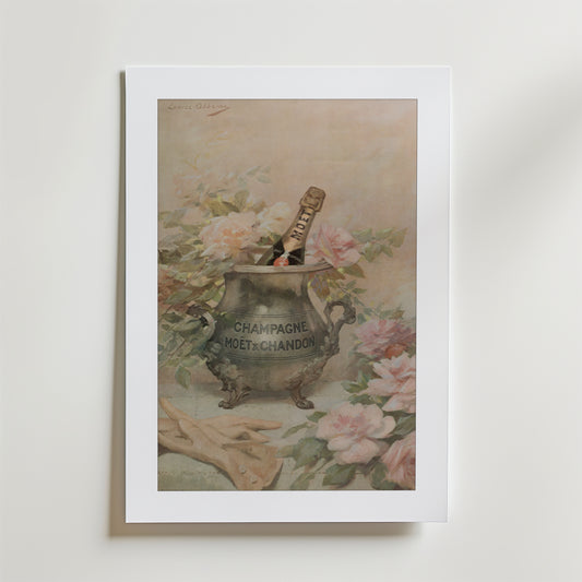 Moët Chandon Poster by Bozetto föreställer en champagneflaska i en utsmyckad ishink, rosa rosor och trädgårdshandskar. Affischen är tryckt på premiumpapper med en lyxig matt finish och visas i en vit ram mot en ljus bakgrund.