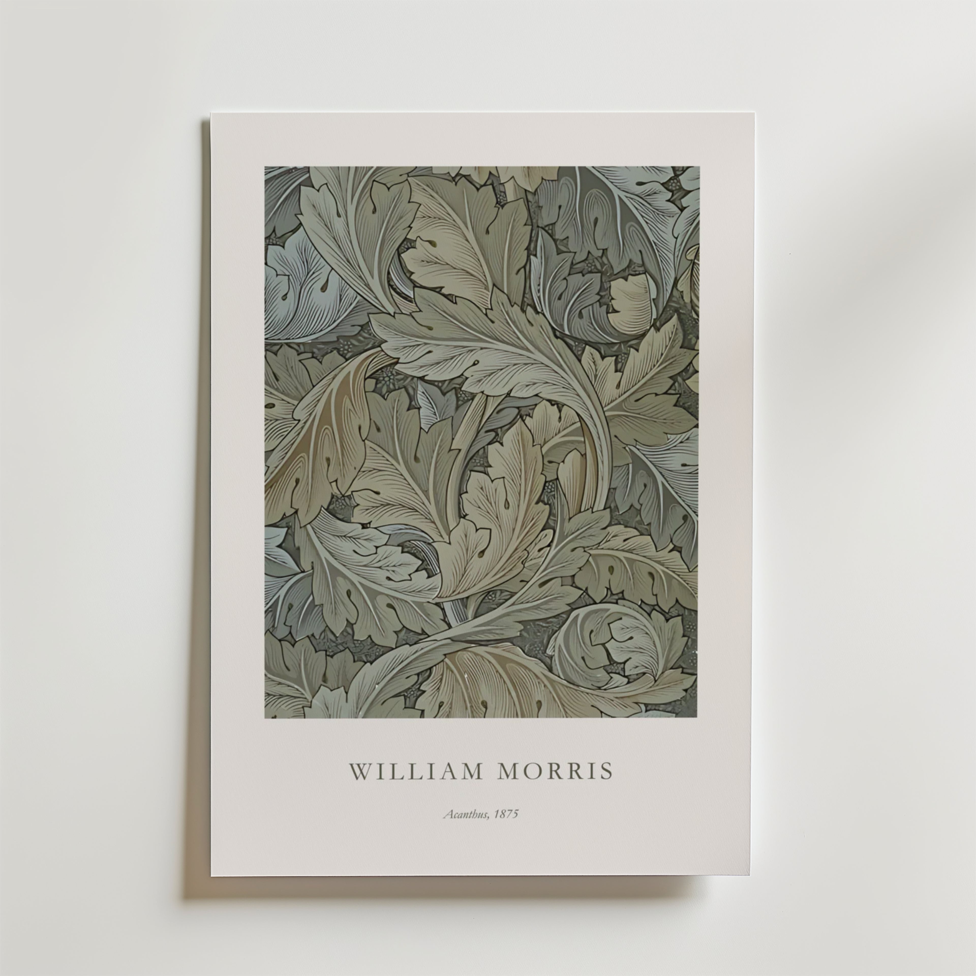 Bozetto William Morris Acanthus Poster visar ett intrikat bladmönster i dämpade toner på premiumpapper, med "WILLIAM MORRIS" och "Acanthus, 1875" elegant placerade under på en vit bakgrund.