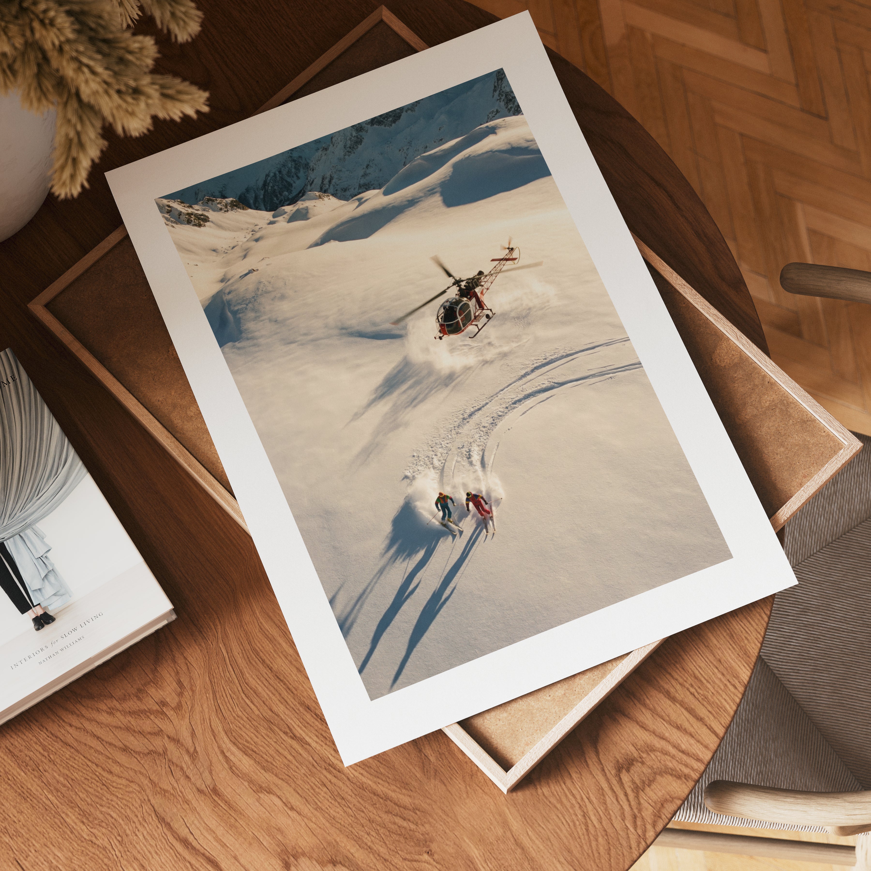 Alpine Pursuit Prestige affisch på vit bakgrund – köp enkelt hos Bozetto i hög kvalitet
