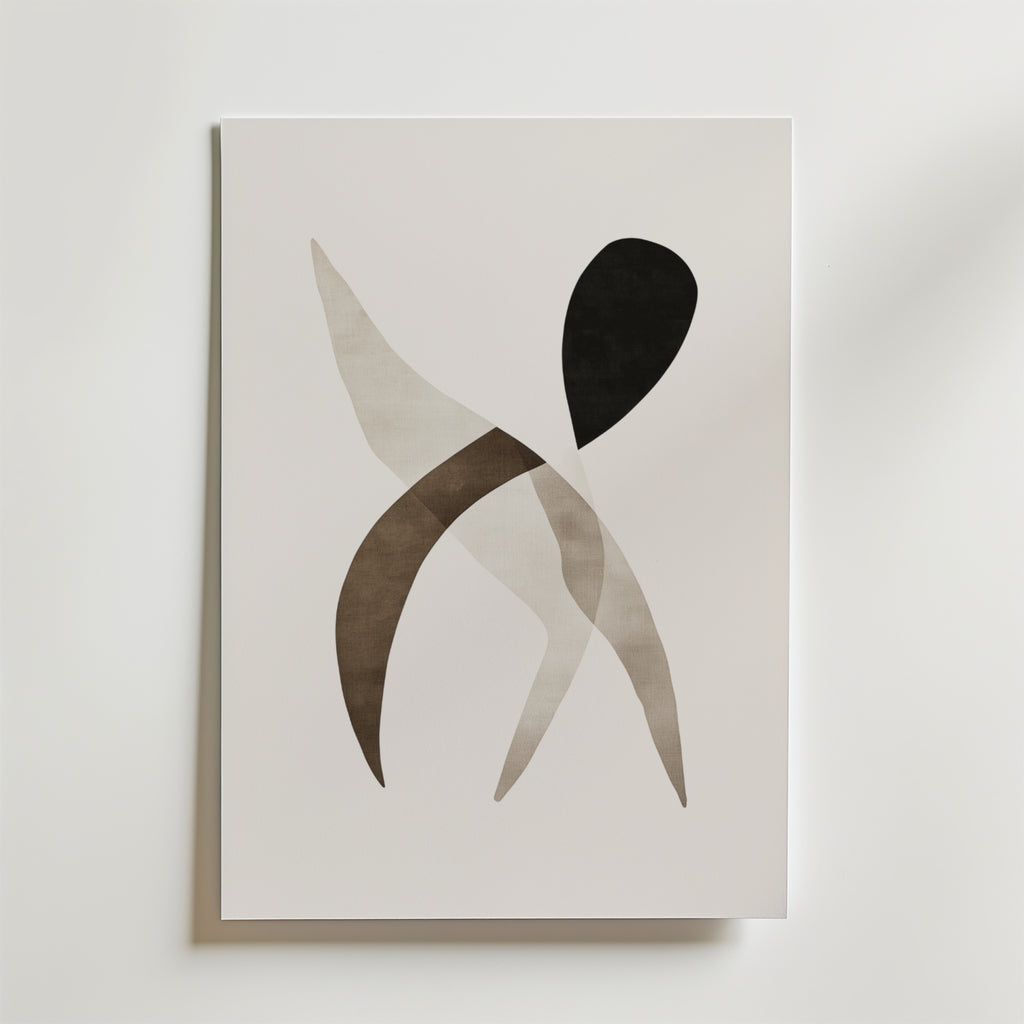 Abstract Balance Poster från Bozetto har överlappande, genomskinliga böjda former i dämpad brun, beige och svart på vit botten. Tryckt på premiumpapper med en matt finish för en enkel och modern look.