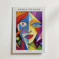 Picasso Faces of Thought Poster från Bozetto har ett levande kubistiskt abstrakt porträtt på en vit bakgrund med texten "Pablo Picasso" upptill och "diamond" nedtill - perfekt för kreativ inredning.