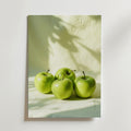 Green Apple Poster by Bozetto föreställer fyra gröna äpplen på en ljus yta med mjuka skuggor och en strukturerad ljus bakgrund, tryckt på FSC-certifierat premiumpapper med en lyxig matt yta.