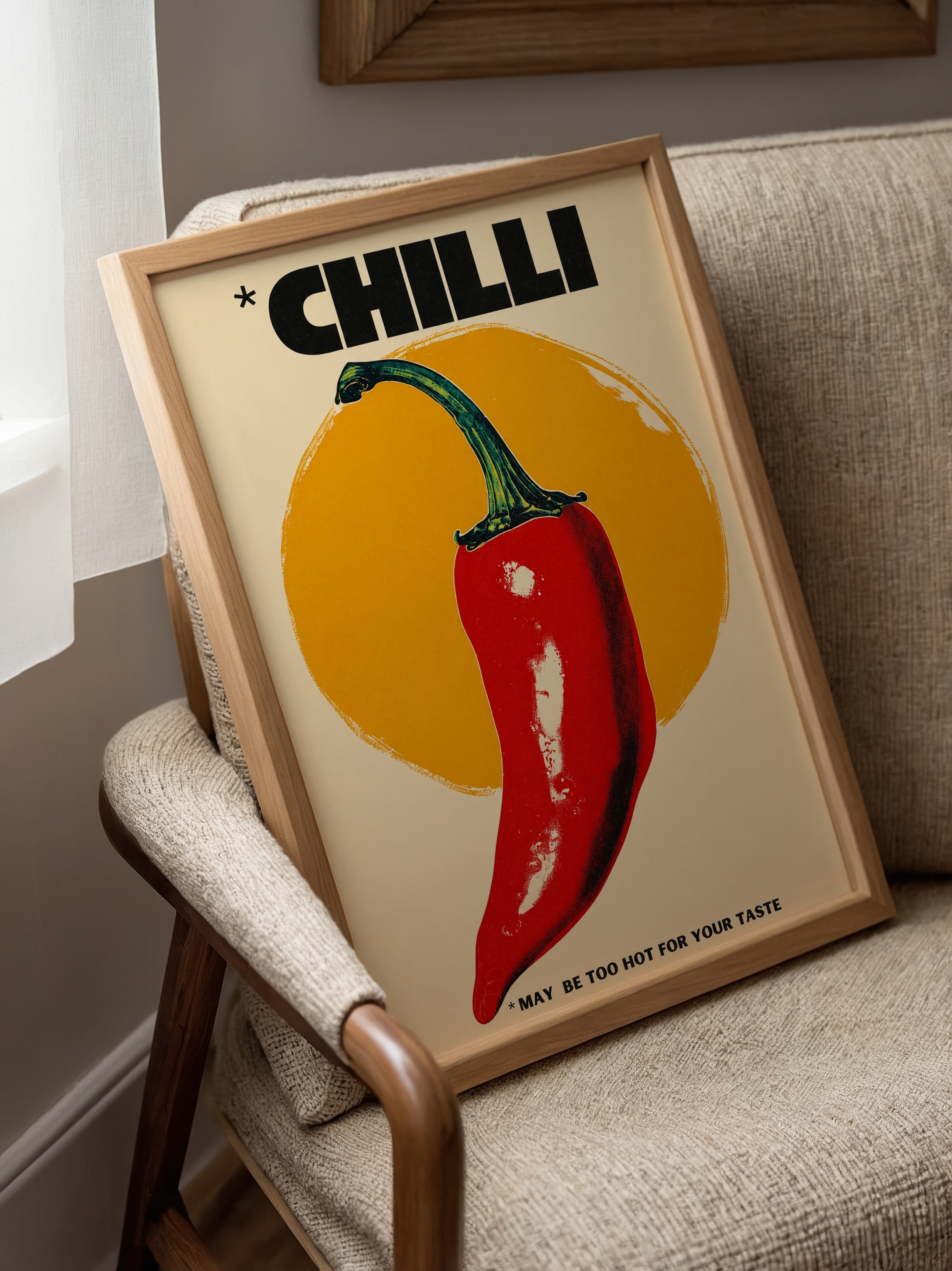 Chilli Heat affisch i ljust minimalistiskt vardagsrum – köp enkelt hos Bozetto i hög kvalitet