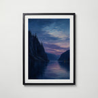 Twilight Fjord Poster i svart ram – stilren konsttryck som väggdekor från Bozetto