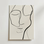 Silent Reflections Poster by Bozetto har en minimalistisk linjeteckning av ett ansikte på matt yta premiumpapper, med enkla svarta linjer för att avbilda slutna ögon, en näsa och läppar i en modern, abstrakt stil.