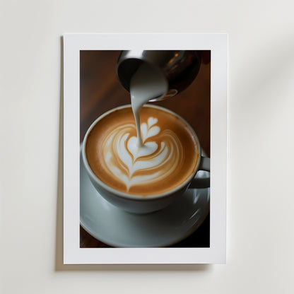 En närbild av kaffe med detaljerad lattekonst, tryckt på premium matt papper och inramad med en vit kant - Bozetto's Coffee Latte Love Poster är perfekt för alla minimalistiska rum.