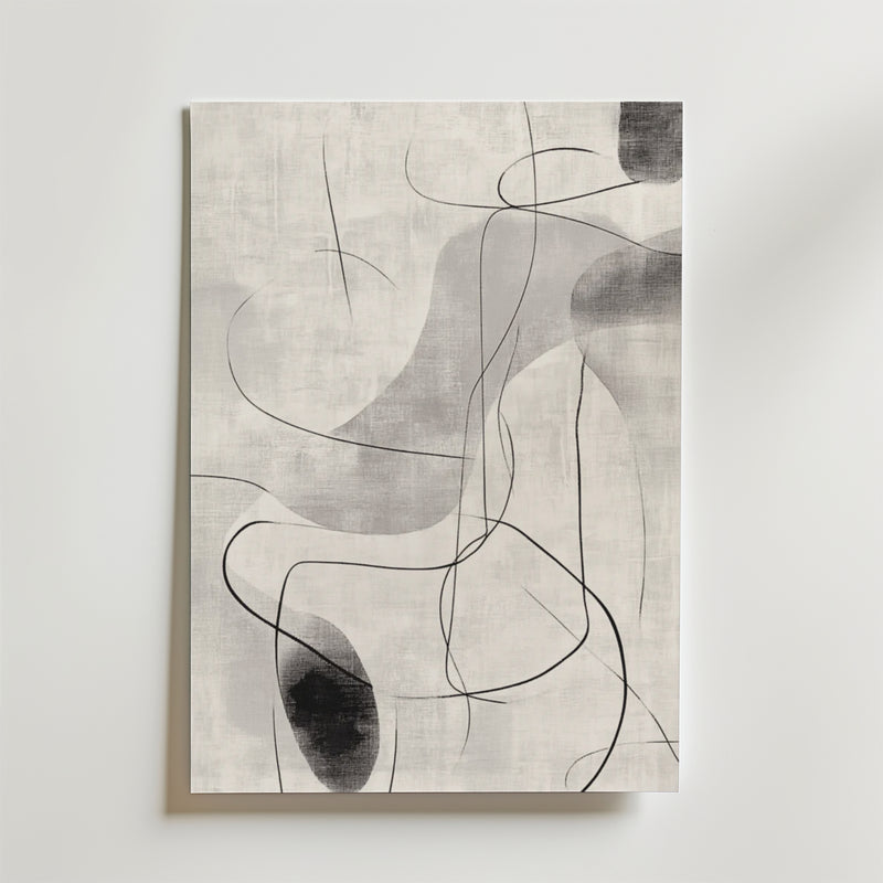 Bozetto Monochrome Flow Poster har abstrakta flytande svarta och grå linjer på vitt, tryckt på FSC-certifierat premiumpapper med en lyxigt matt yta för ett minimalistiskt och elegant utseende.