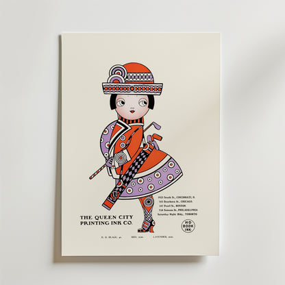 The Queen City Poster av Bozetto föreställer en färgglad flicka i utsmyckade kläder och hatt med djärva mönster. Affischen är tryckt på premiumpapper med en lyxig matt finish och gör reklam för The Queen City Printing Ink Co. och stadsadresser.