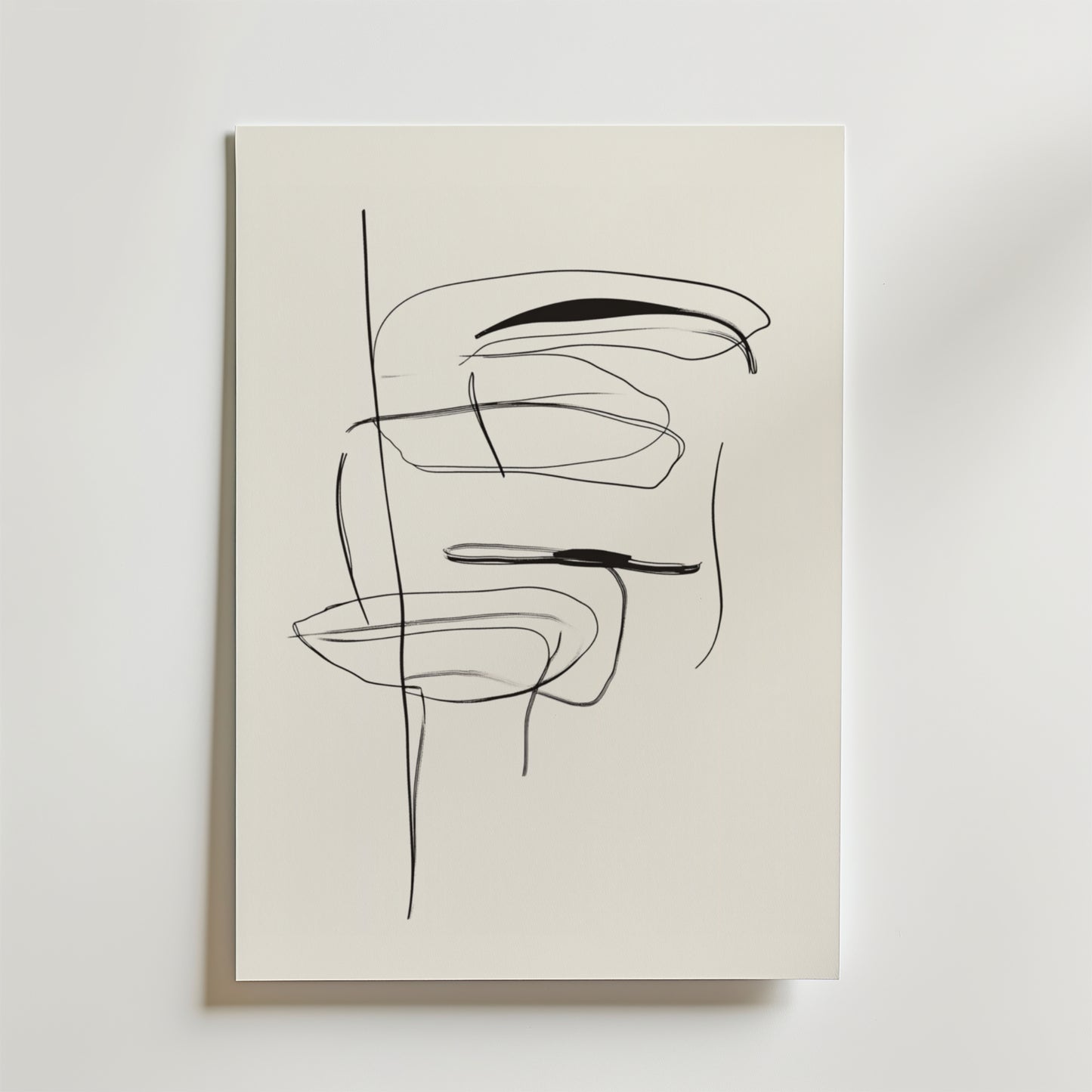 Bozetto Voices in Motion Poster visar minimalistisk abstrakt konst på premiumpapper, med tunna, svarta böjda och raka linjer som korsar varandra på en vit duk, vilket skapar slående enkelhet med gott om vitt utrymme.