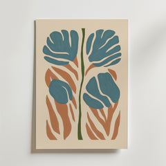 Abstract Botanical Poster by Bozetto har abstrakta blå blommor, bruna blad och en grön stam på beige, tryckt på FSC-certifierat premiumpapper med högkvalitativ finish.