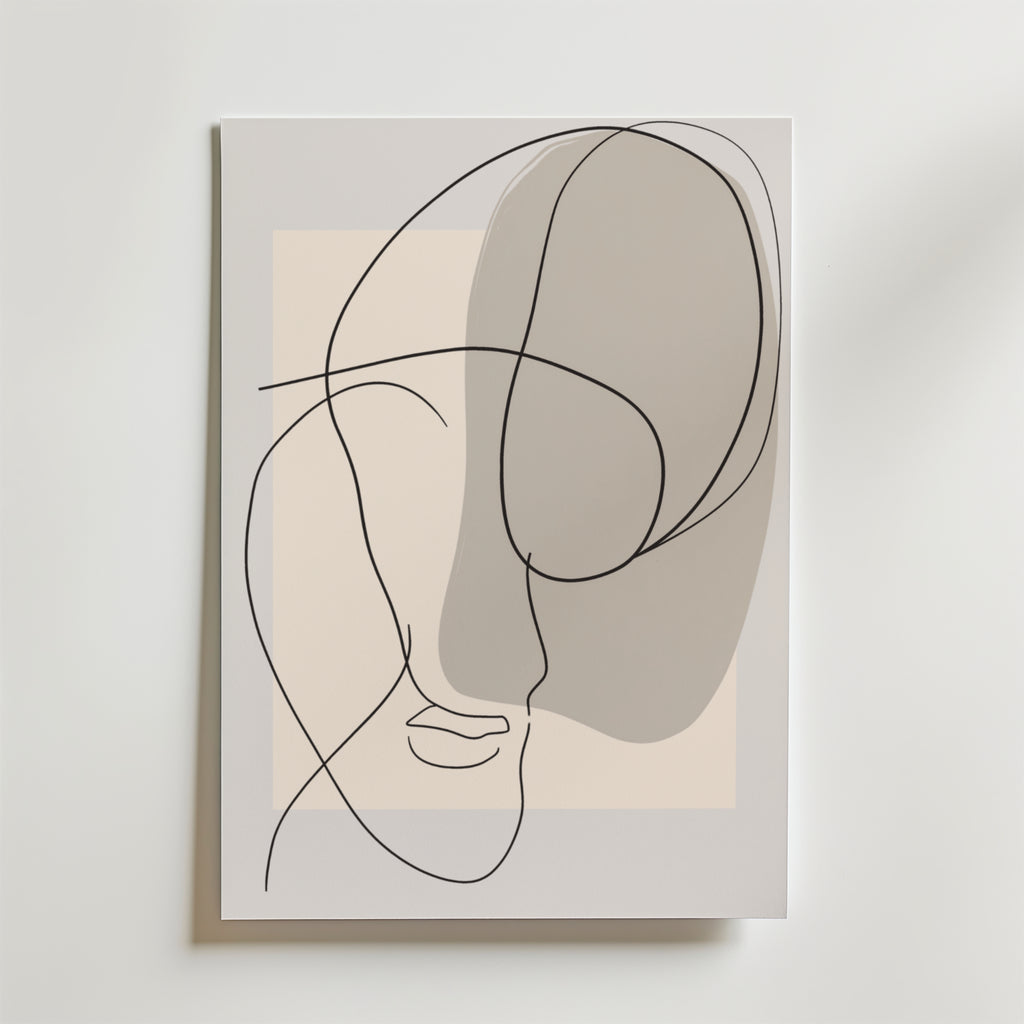 Beige Abstract Face Silhouette Poster från Bozetto har minimalistisk linjekonst på vit canvas med mjuka beige och grå toner. Postern är tryckt på premiumpapper och tillför subtil elegans och en modern touch till alla rum.