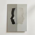 Bozetto Abstract Reflections No.2 Poster visar tre överlappande sidoprofiler i svart, grått och vitt på premiumpapper med en lyxig matt finish för en elegant look.