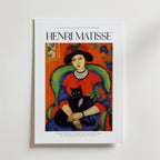 La Femme au Chat Matisse Poster från Bozetto har en livfull målning av en kvinna i röd klänning och hatt med en svart katt, inspirerad av Matisse. Tryckt på FSC-certifierat premiumpapper.