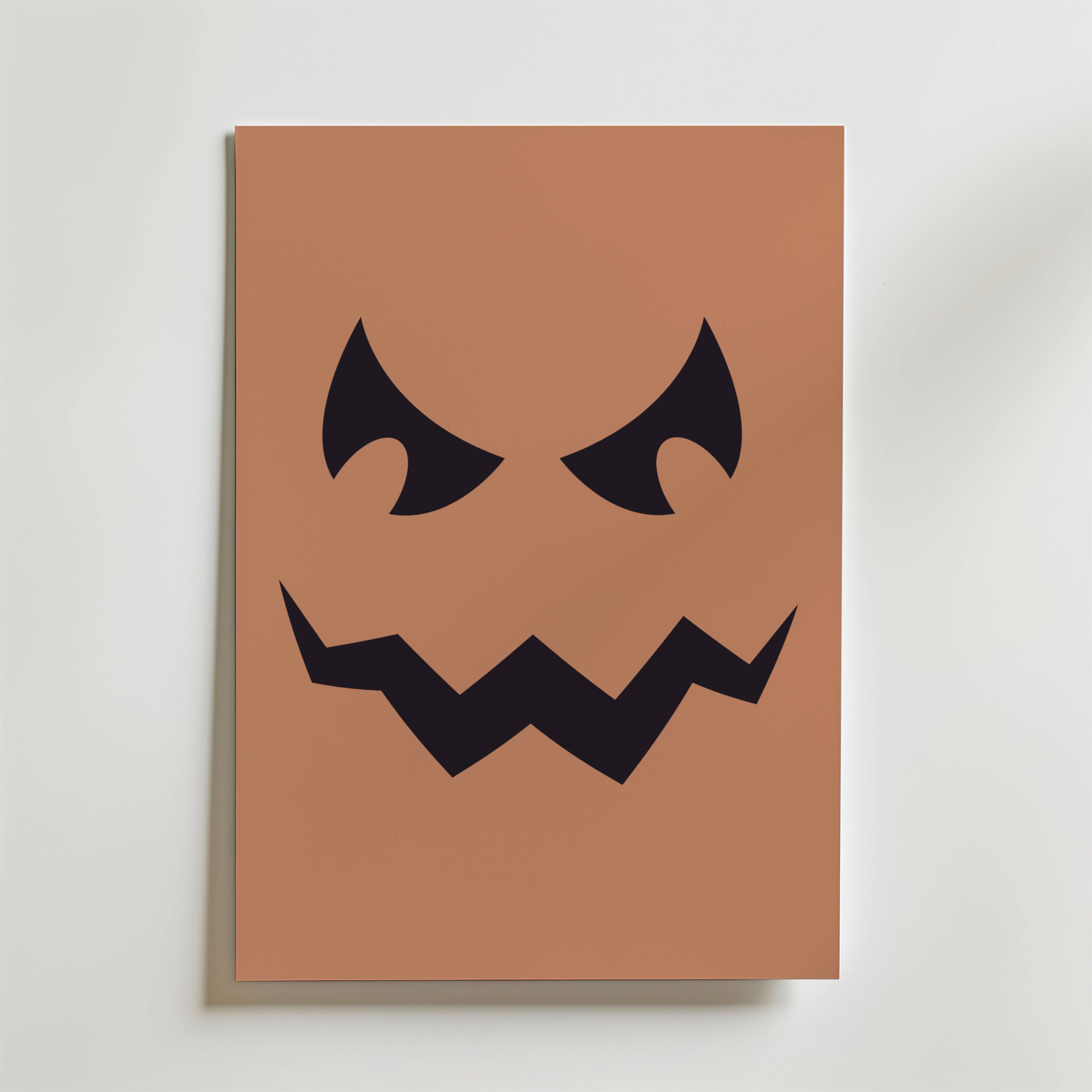 Bozetto Pumpkin Grin Poster föreställer ett minimalistiskt svart jack-o-lantern ansikte med arga ögon och en taggig mun på en brun bakgrund - perfekt som en unik höstdekoration eller väggkonst med pumpatema.
