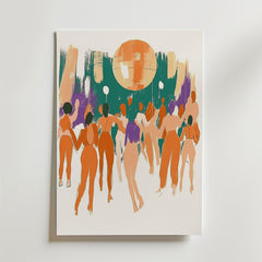 Ge energi till alla rum med Disco Vibes Poster från Bozetto - en abstrakt målning av dansare under en stor orange discokula, med djärva gröna, lila och orangea streck, tryckt på matt yta FSC-certifierat premiumpapper.