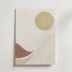 Abstrakt Sunscape Poster från Bozetto har en stor beige sol, böjda bruna och beige former och vågiga linjer på premiumpapper för en harmonisk atmosfär.