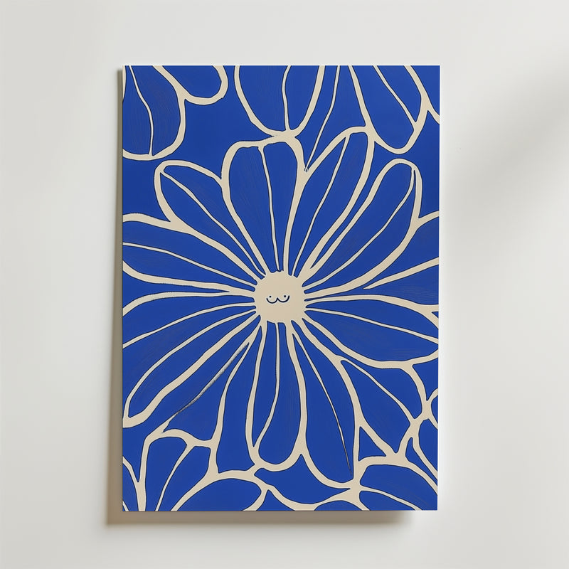 Bozetto Happy Blue Flower Poster visar en blå och vit abstrakt blomma med ett leende ansikte som ger en glad charm till varje vit vägg.
