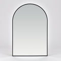 Bozetto Spegel Bauge Svart Deluxe 50x75 cm är en stor, modern bågformad spegel med en smal svart ram, som visas mot en vit bakgrund. Den moderna designen är enkel och fri från synliga detaljer eller dekorationer.