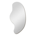 Bozetto Spegel Bris 40x80 cm har en oregelbunden form och släta, vågiga kanter som skapar ett modernt, elegant utseende mot en vit bakgrund - perfekt för att förbättra alla utrymmen.