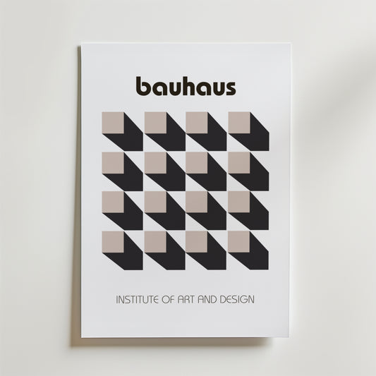 Bozetto Bauhaus Optical Grid Poster har "bauhaus" upptill, ett centralt geometriskt kubmönster i beige och svart samt "Institute of Art and Design" nedtill - perfekt för modern inredning och tryckt på premiumpapper.