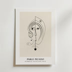 Postern Picasso Soul In Lines från Bozetto föreställer ett abstrakt, ansiktslöst ansikte i svarta linjer på en beige botten med texten: Pablo Picasso - Surreal Faceless Face-ideal minimalist decor for modern interiors.