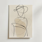 Abstrakt Silhouette Figure Poster från Bozetto har svarta, flytande linjer och beige former på vitt premiumpapper, vilket skapar en minimalistisk, elegant väggdekor inspirerad av konturerna av en sittande figur.