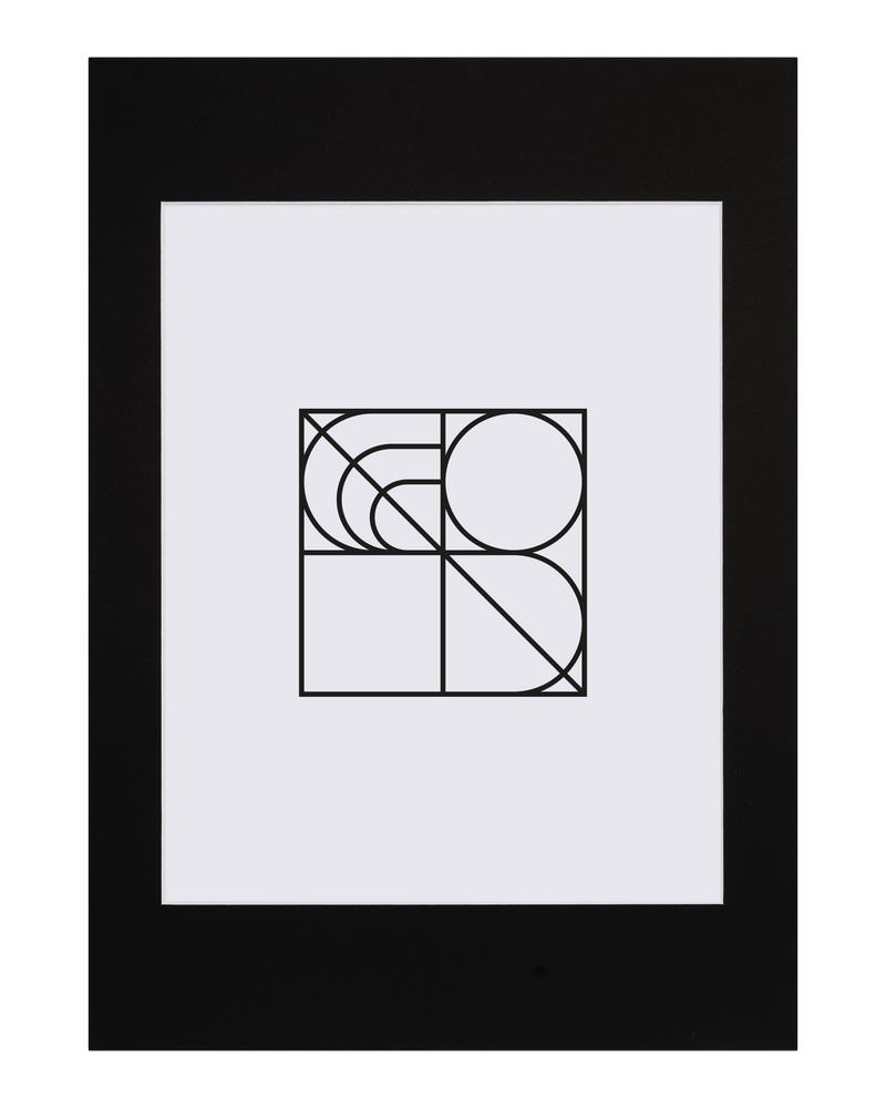 Ett minimalistiskt konsttryck med svarta geometriska former - kvadrater, cirklar och böjda linjer - på en vit bakgrund, inramat i Bozettos Innerram Svart för en modern touch.