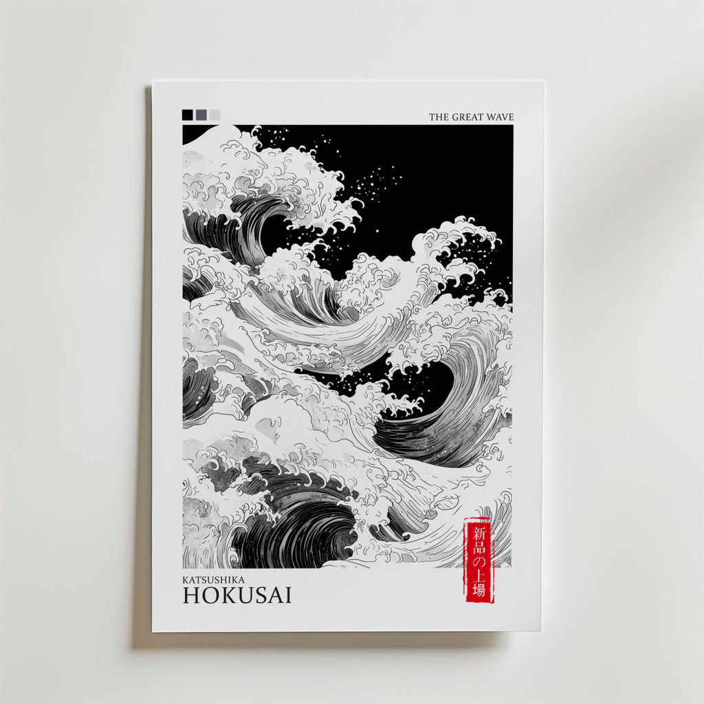 Bozetto Hokusai Wave Poster har dramatiska svartvita vågor, levande röd japansk text och "Katsushika Hokusai" på engelska längst ner och hyllar klassisk japansk konst.
