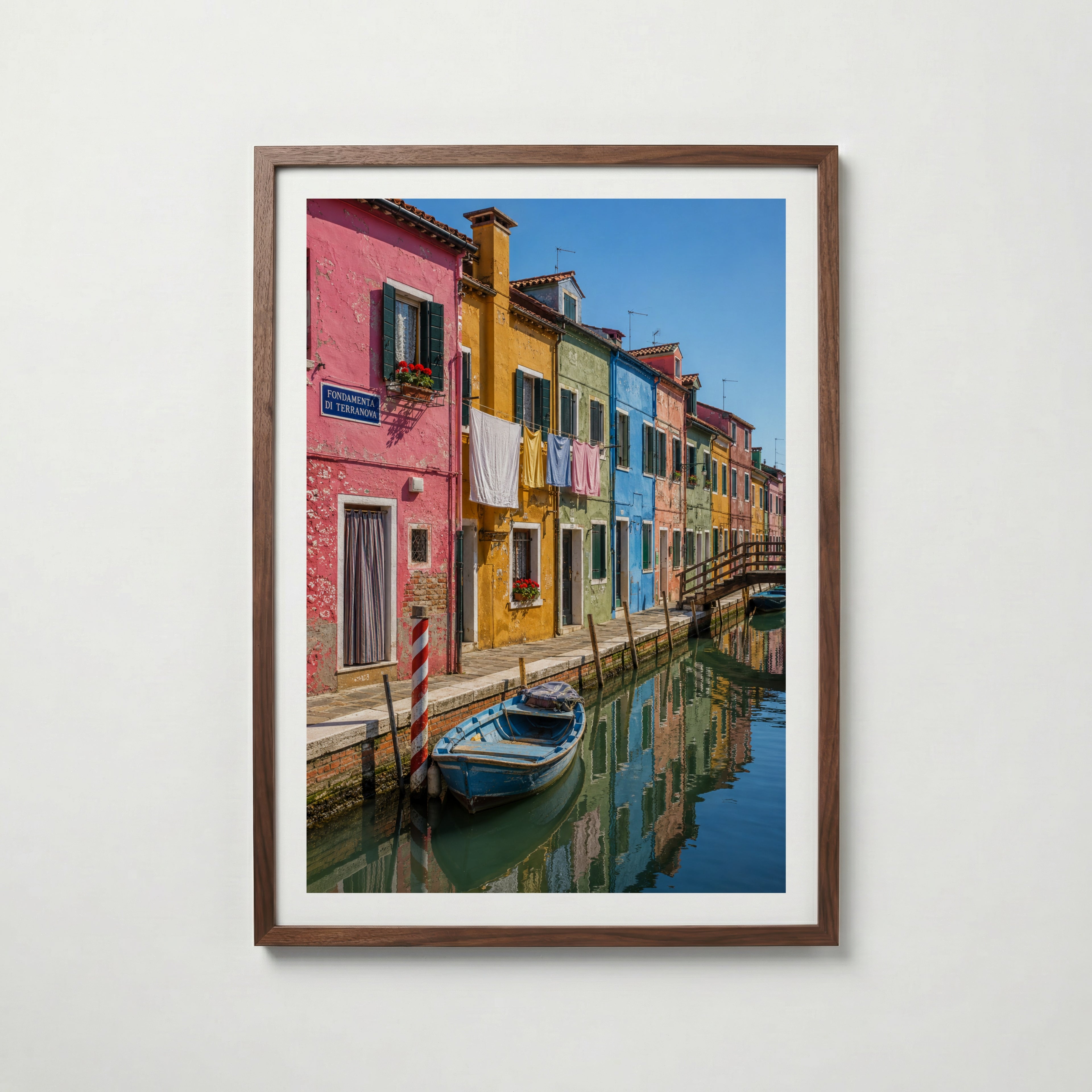 Marco Ricci Burano Fondamenta Poster – färggranna husfasader längs Buranos kanal i Italien