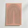 Terracotta Arches Poster by Bozetto har ojämna svarta båglinjer på en rosa bakgrund och ger en modern touch till din inredning när den visas på en vit vägg.