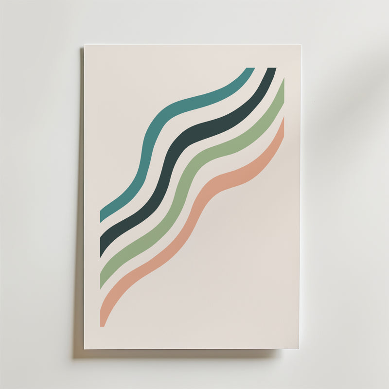 Bozetto Wavy Minimal Lines Poster har fem vågiga linjer i teal, mörk teal, grön, rosa och persika på en ljus beige bakgrund, vilket ger en modern organisk touch till alla minimalistiska interiörer.
