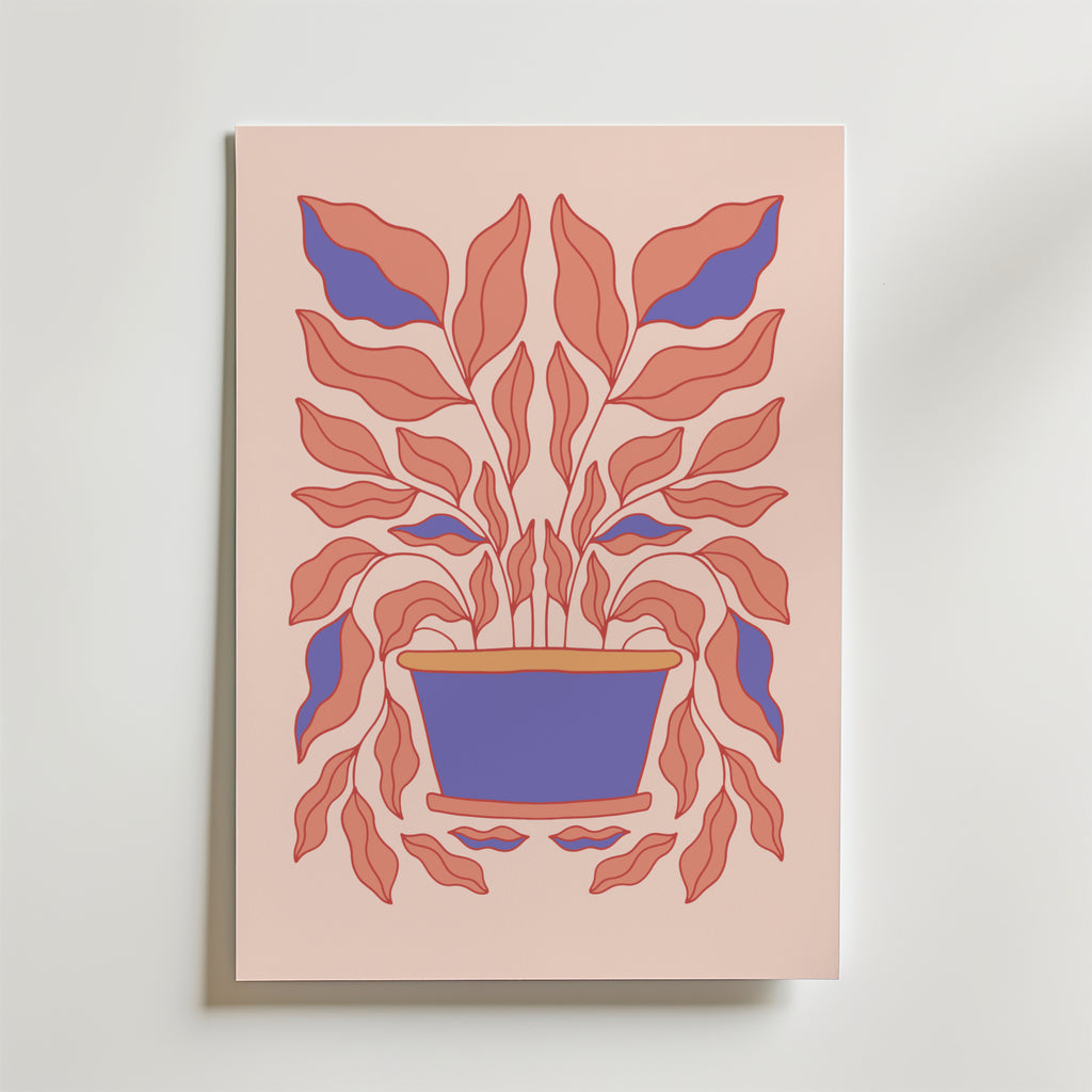 Bozetto Botanical Flow Poster föreställer en stiliserad växt i en blå kruka med röda blad och lila accenter på en ljusrosa bakgrund - den minimalistiska, moderna designen är perfekt för moderna interiörer.