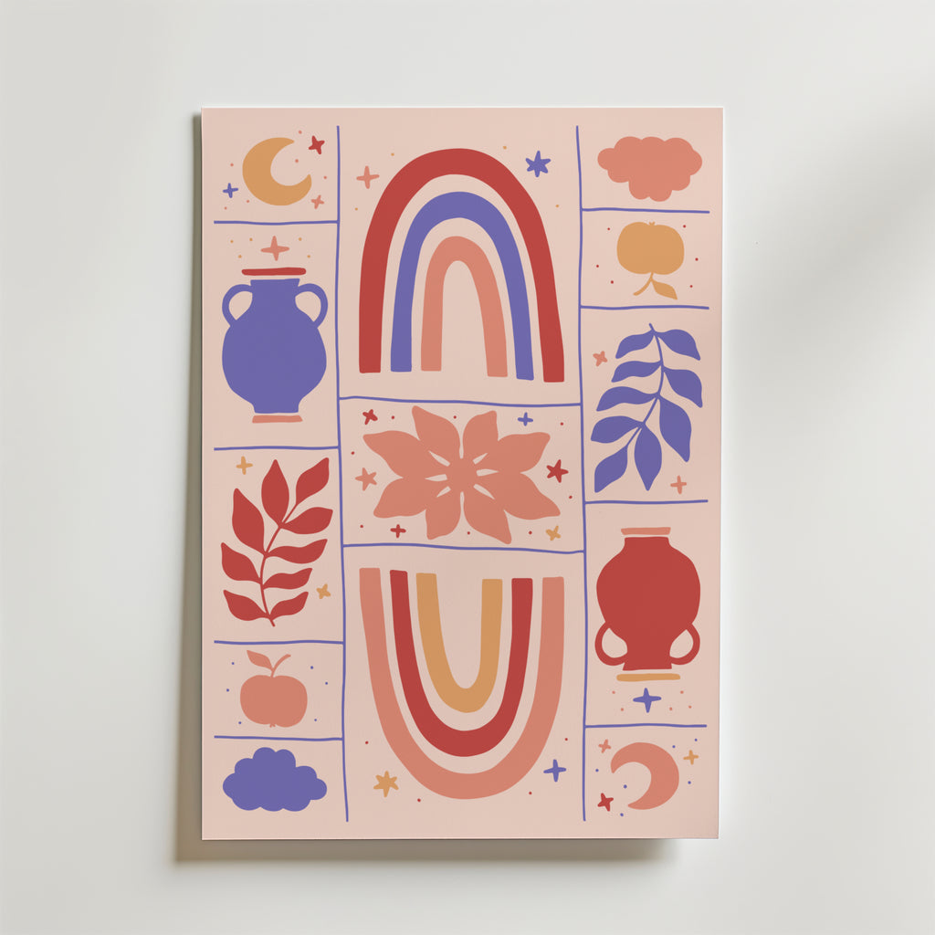 Bozetto Rainbow Harmony Poster har färgglada abstrakta mönster - två regnbågselement, röda och blå keramikvaser, blad, månar, moln, stjärnor och en blomma - allt arrangerat i ett rutnät på en mjuk rosa bakgrund.